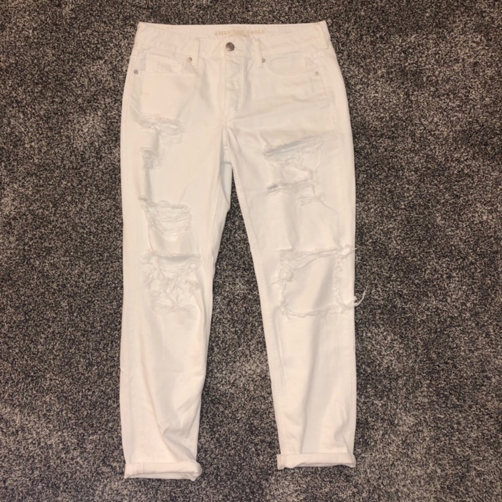 American Eagle ripped Tom girl jeans